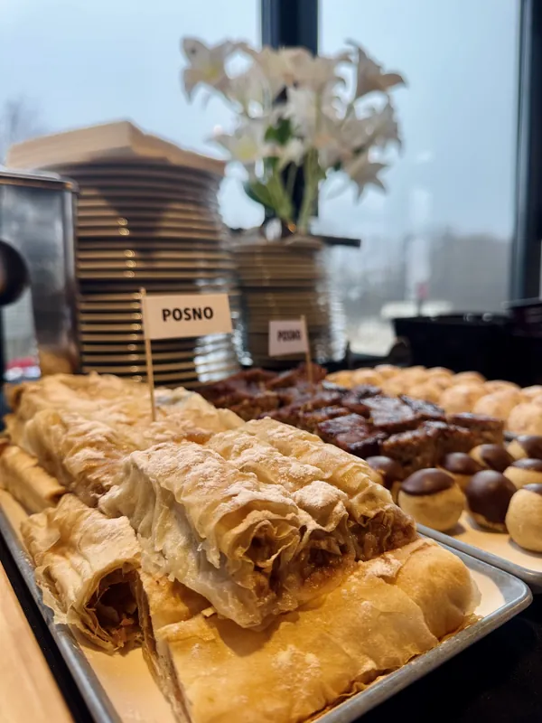 Doručak - domaće pite i posni izbor